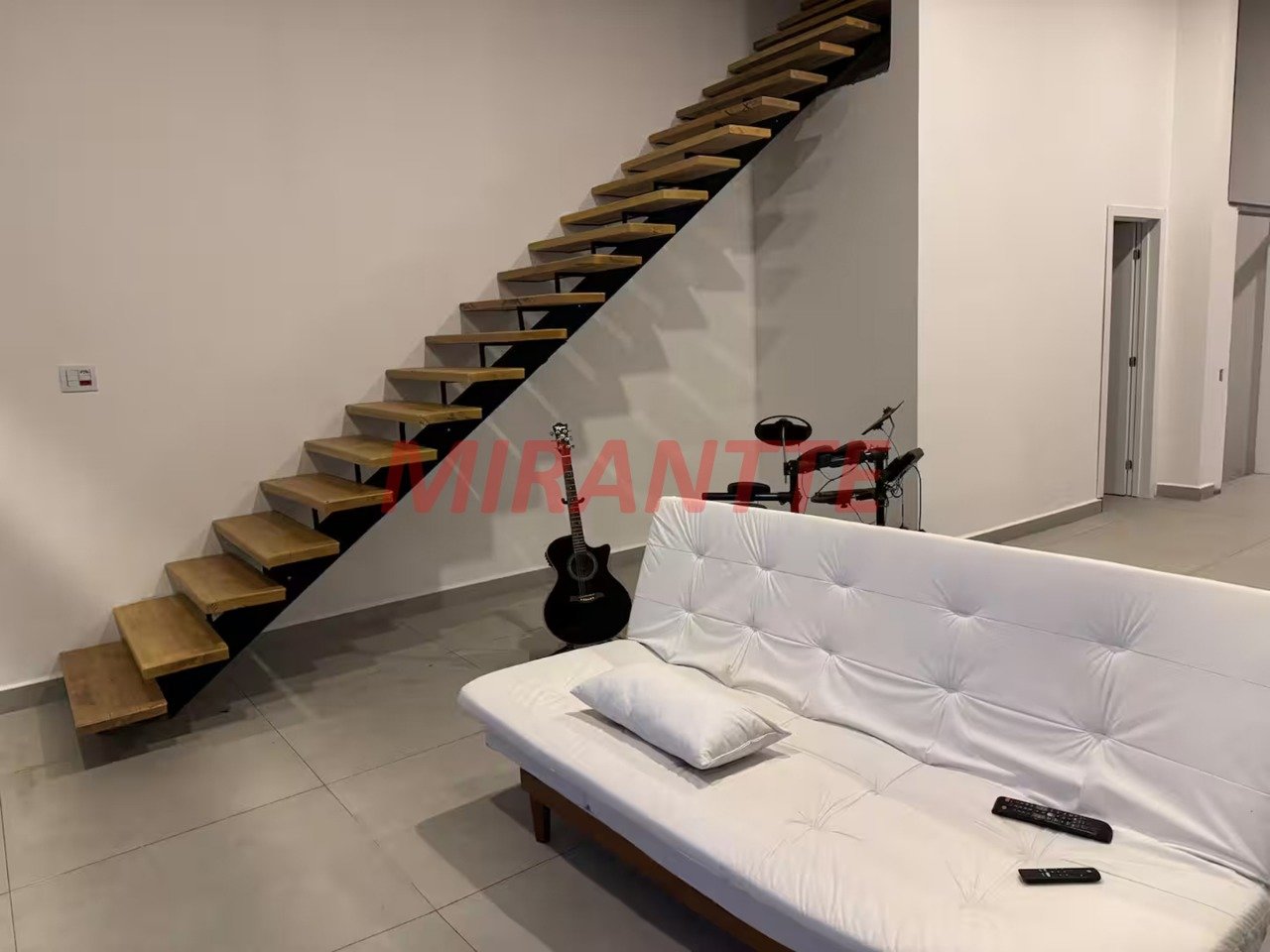 Cond. fechado de 220m² com 4 quartos em Paraiso De Igarata