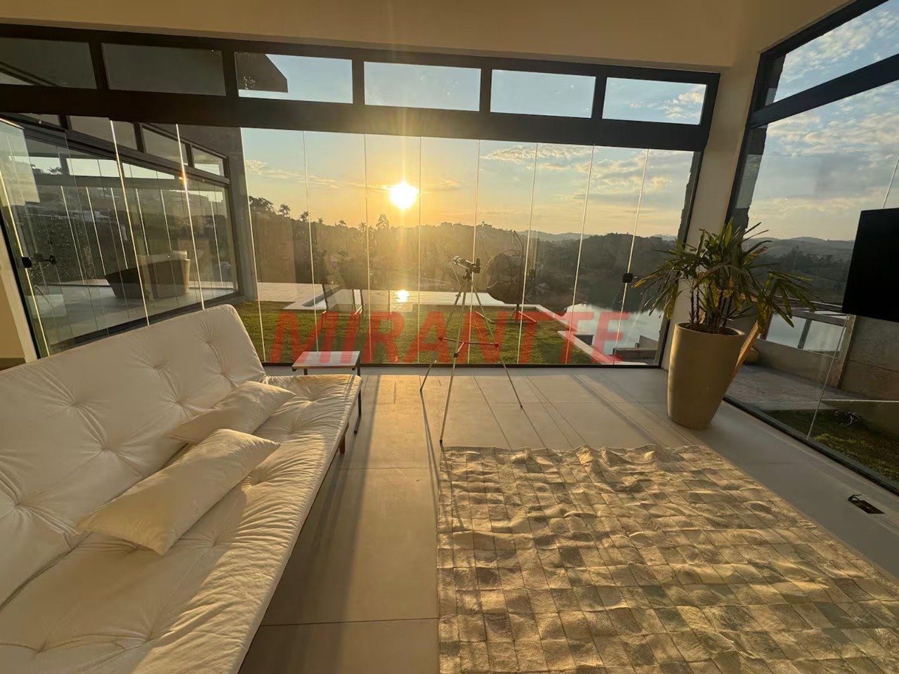 Cond. fechado de 220m² com 4 quartos em Paraiso De Igarata