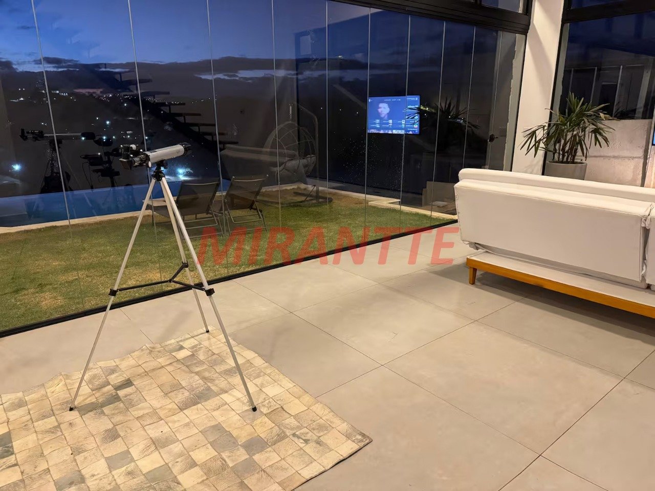 Cond. fechado de 220m² com 4 quartos em Paraiso De Igarata