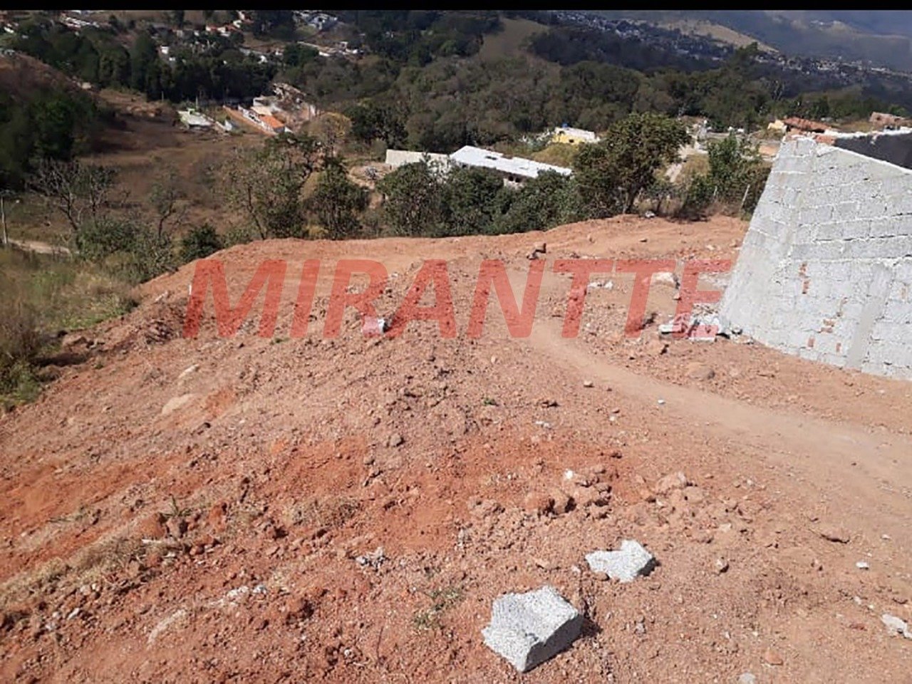Terreno de m² em Jardim Estância Brasil