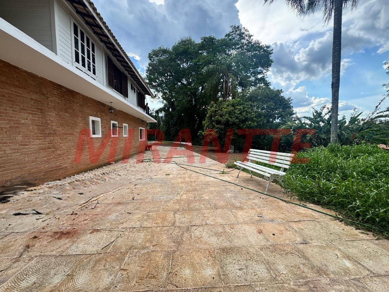 Cond. fechado de 250m² com 5 quartos em Caraguata