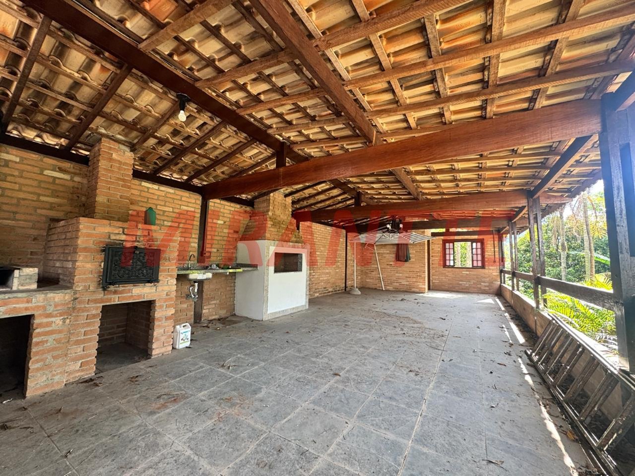 Cond. fechado de 250m² com 5 quartos em Caraguata