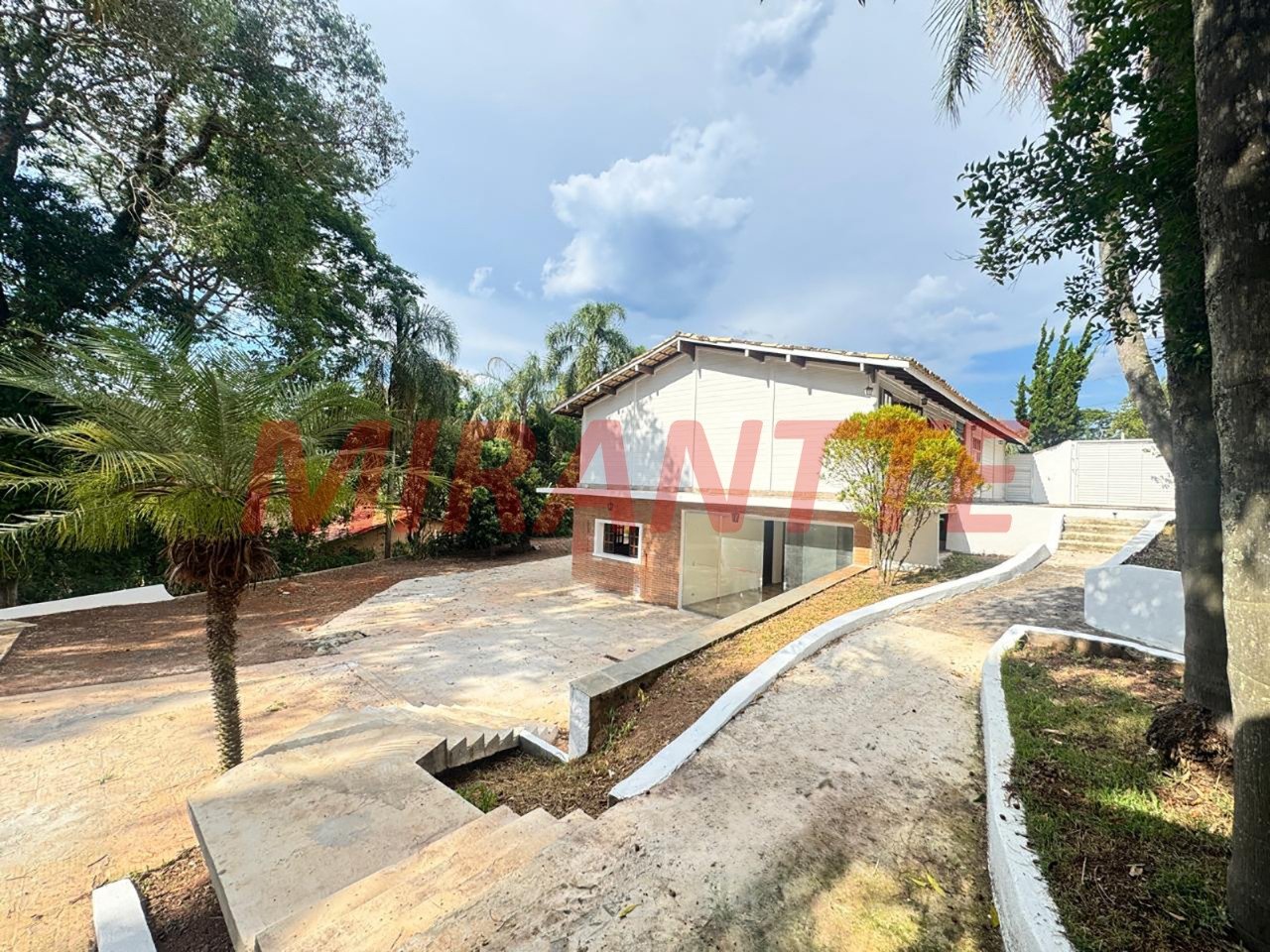 Cond. fechado de 250m² com 5 quartos em Caraguata