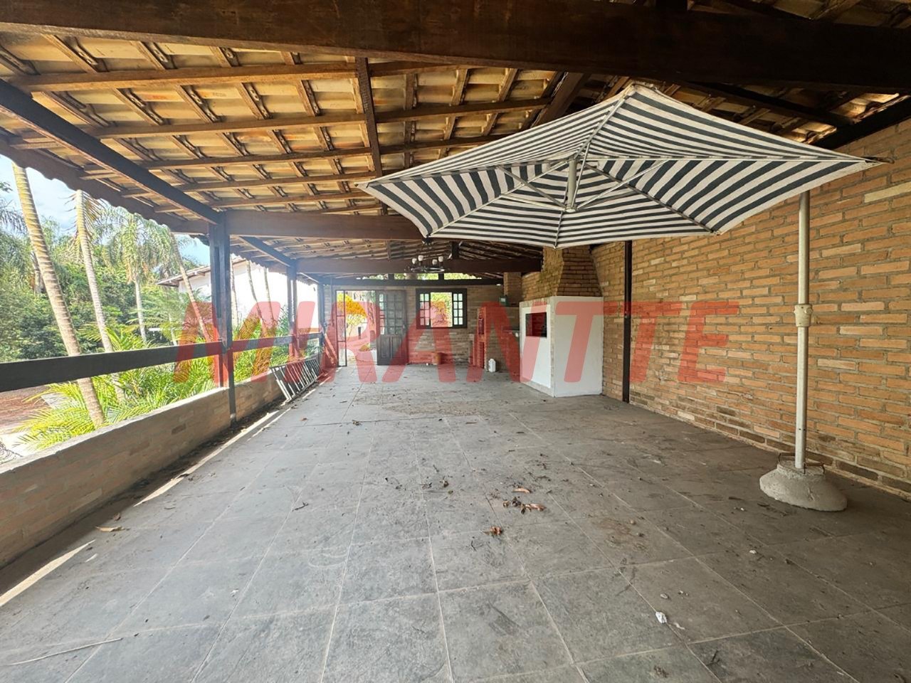 Cond. fechado de 250m² com 5 quartos em Caraguata
