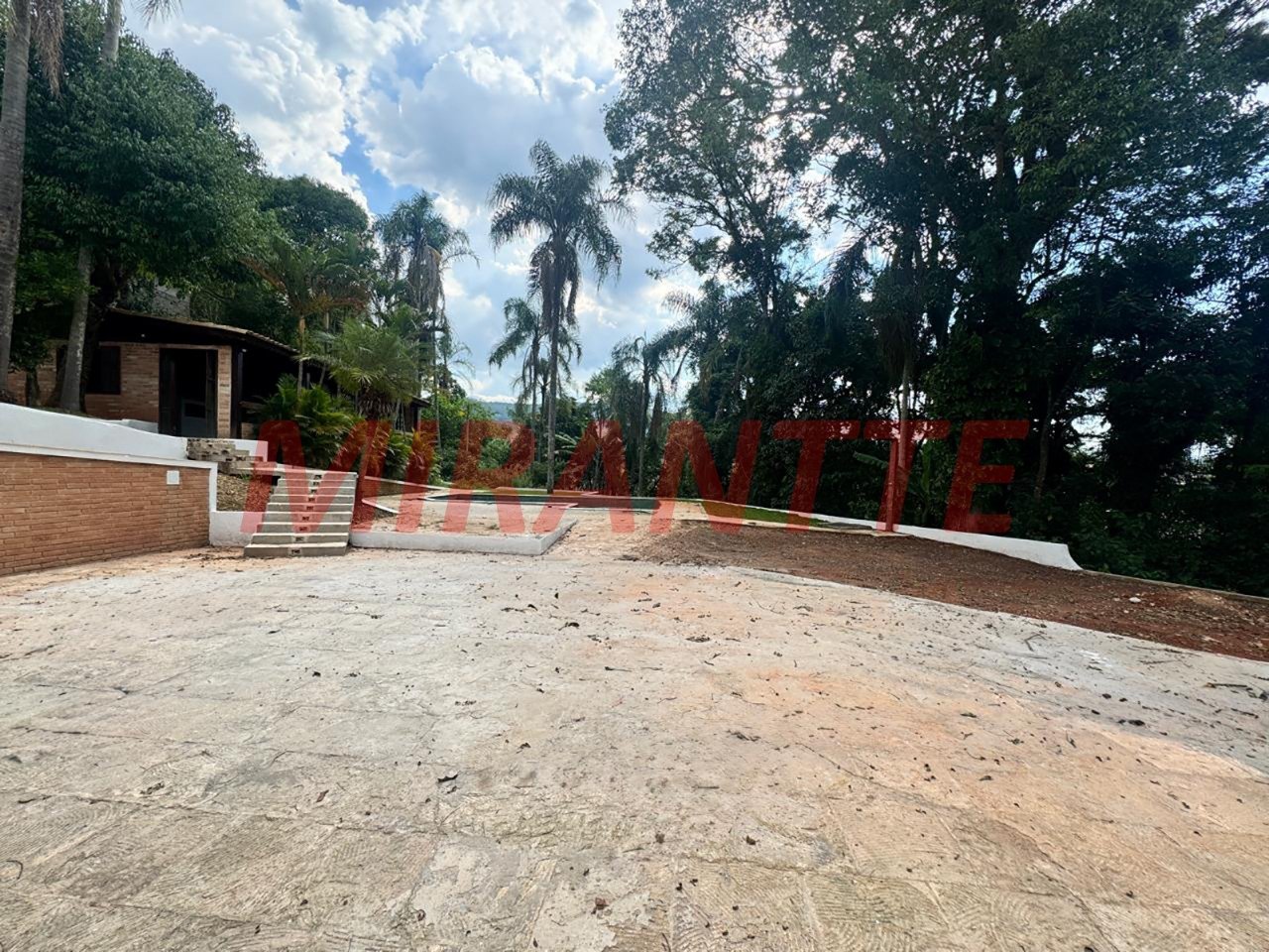 Cond. fechado de 250m² com 5 quartos em Caraguata