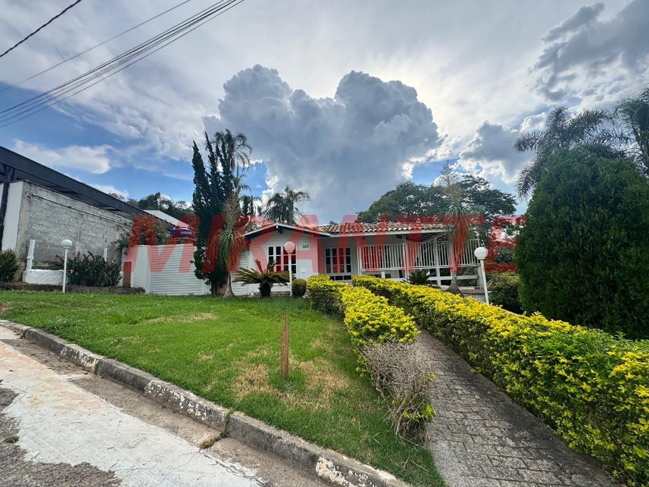 Cond. fechado de 250m² com 5 quartos em Caraguata