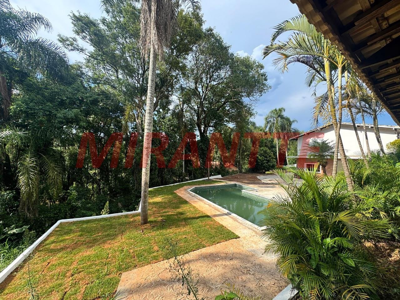 Cond. fechado de 250m² com 5 quartos em Caraguata