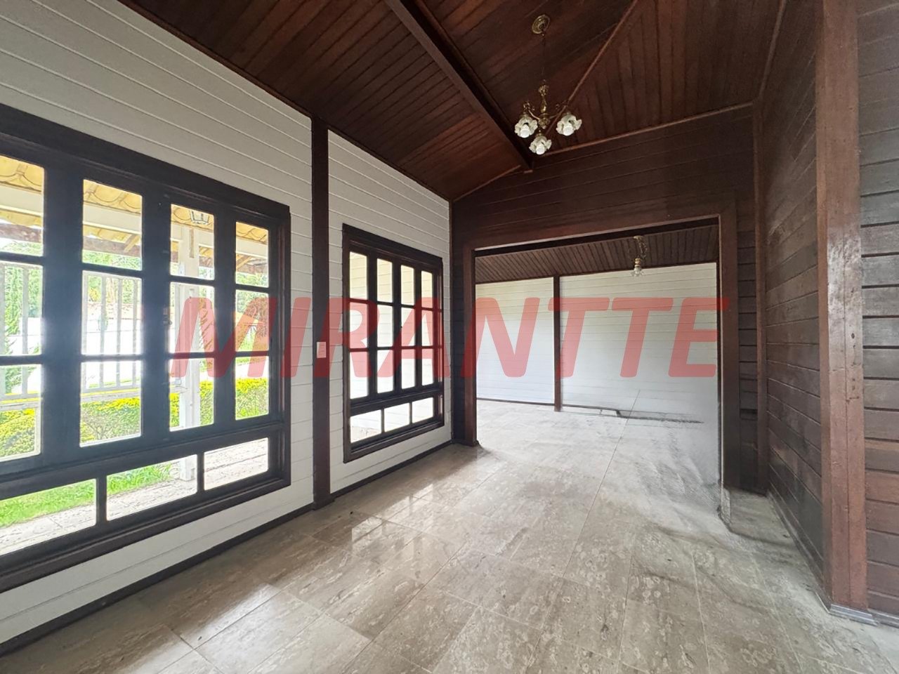 Cond. fechado de 250m² com 5 quartos em Caraguata