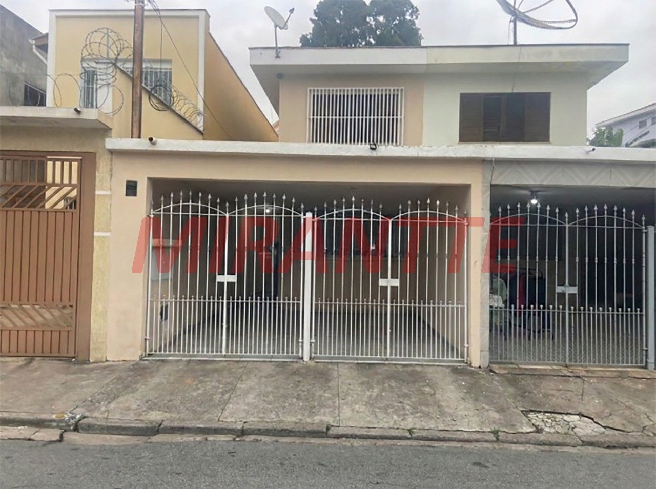 Sobrado de 131m² com 3 quartos em Água Fria