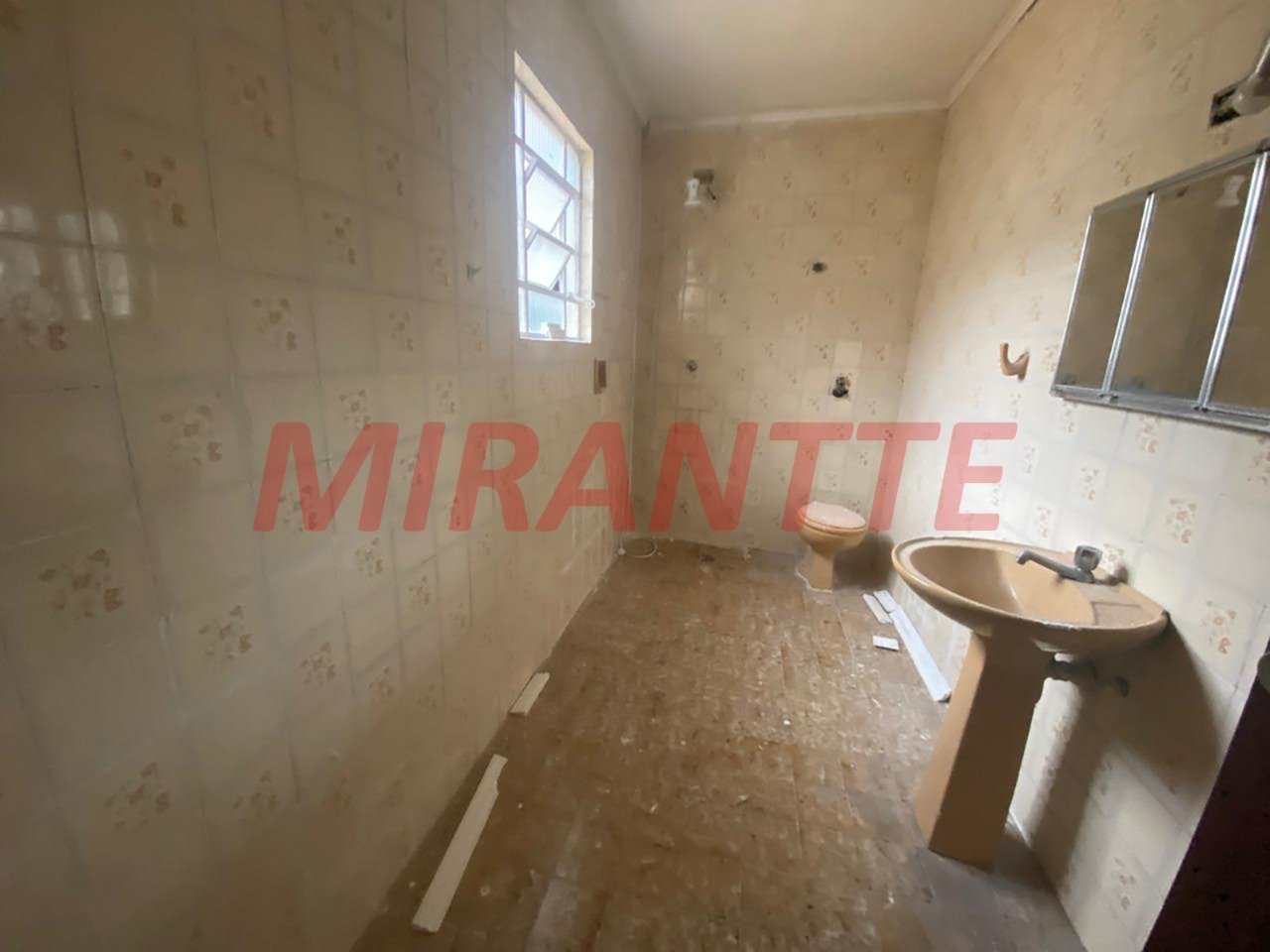 Sobrado de 131m² com 3 quartos em Água Fria
