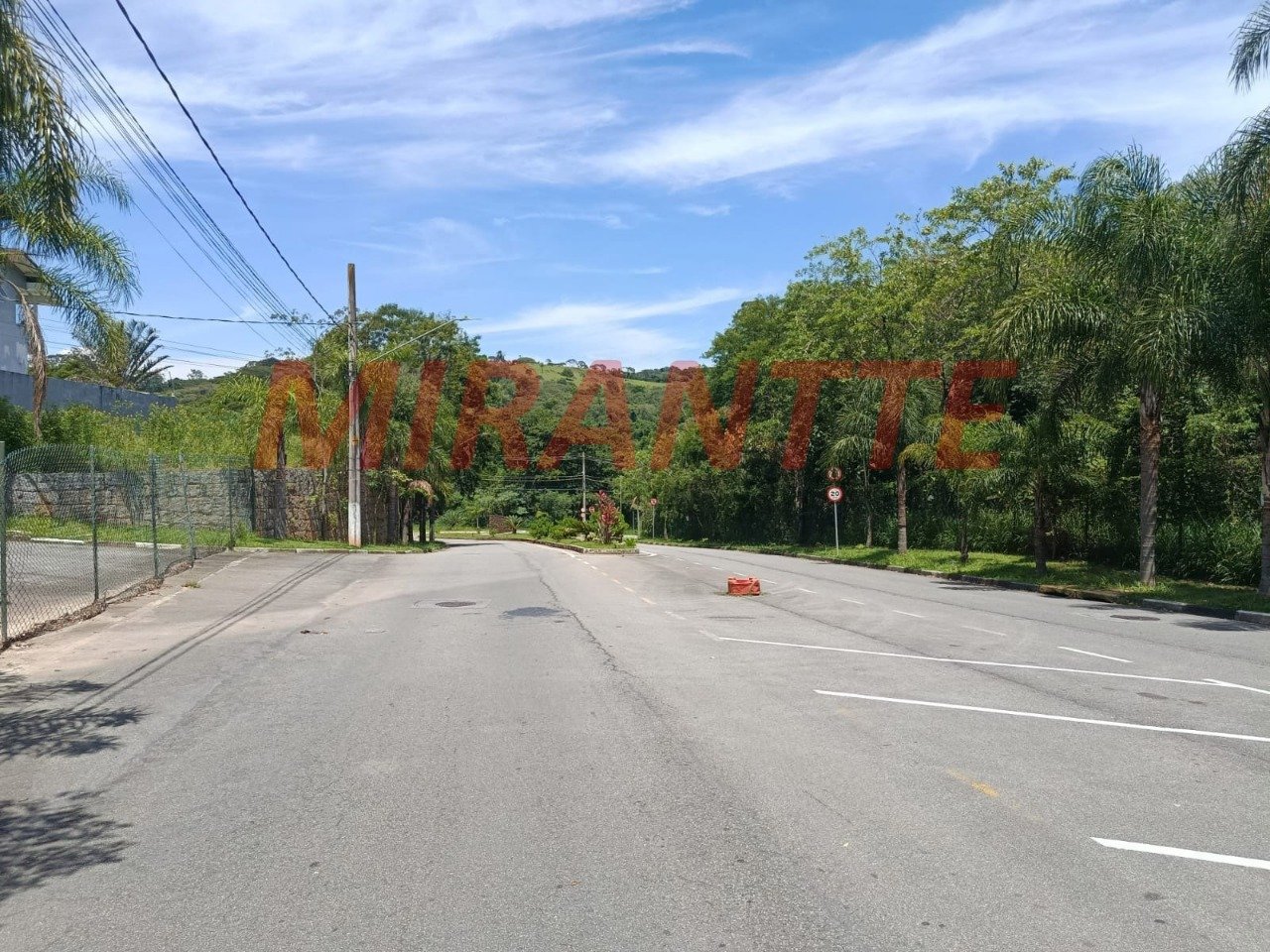Terreno de 0m² em Jardim Peri