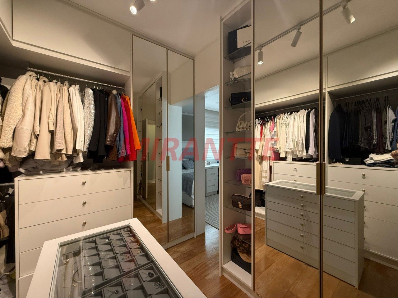 Apartamento de 184m² com 3 quartos em Santa Teresinha