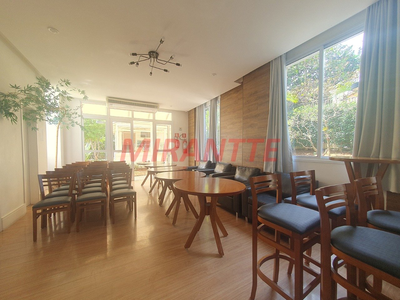 Apartamento de 85m² com 3 quartos em Lar São Paulo