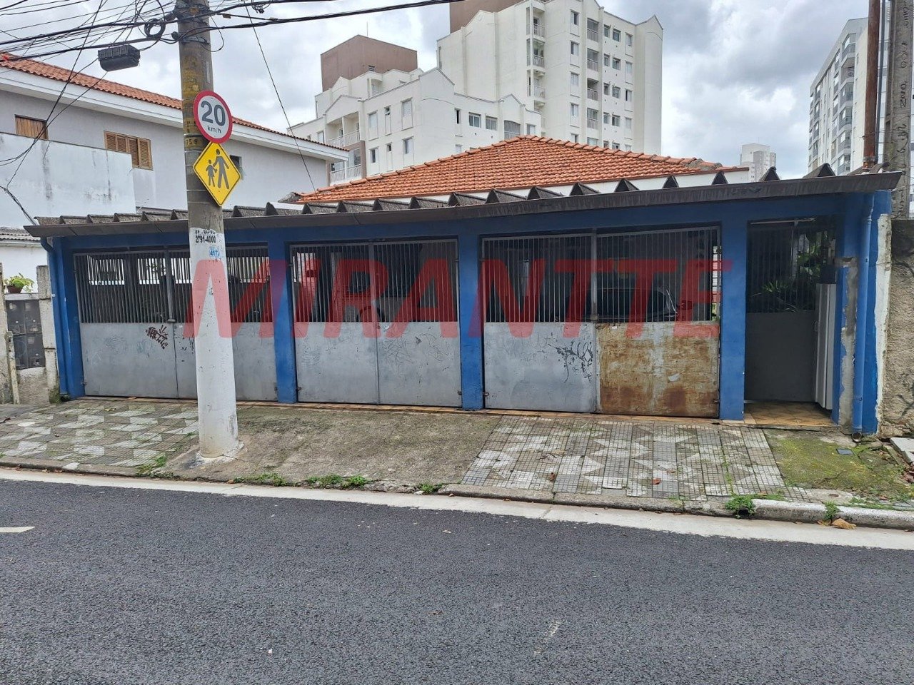 Casa terrea de 308m² com 4 quartos em Vila Nivi