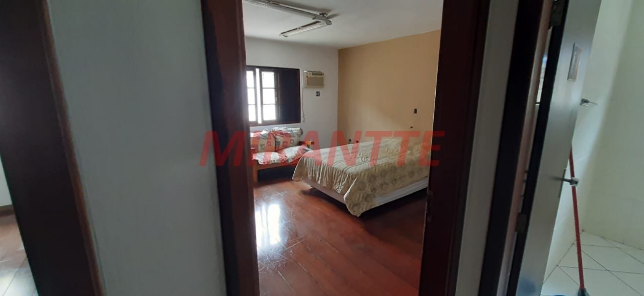 Sobrado de 300m² com 4 quartos em Imirim