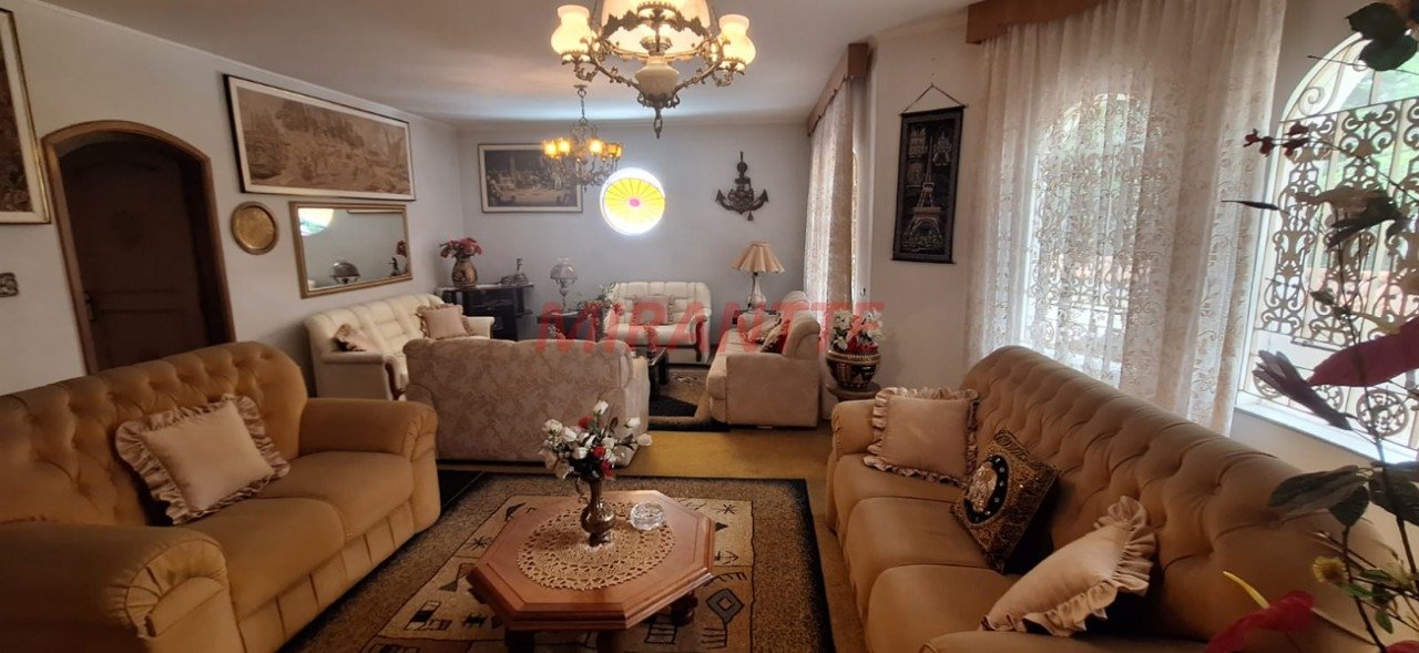 Casa terrea de 235m² com 5 quartos em Tremembe