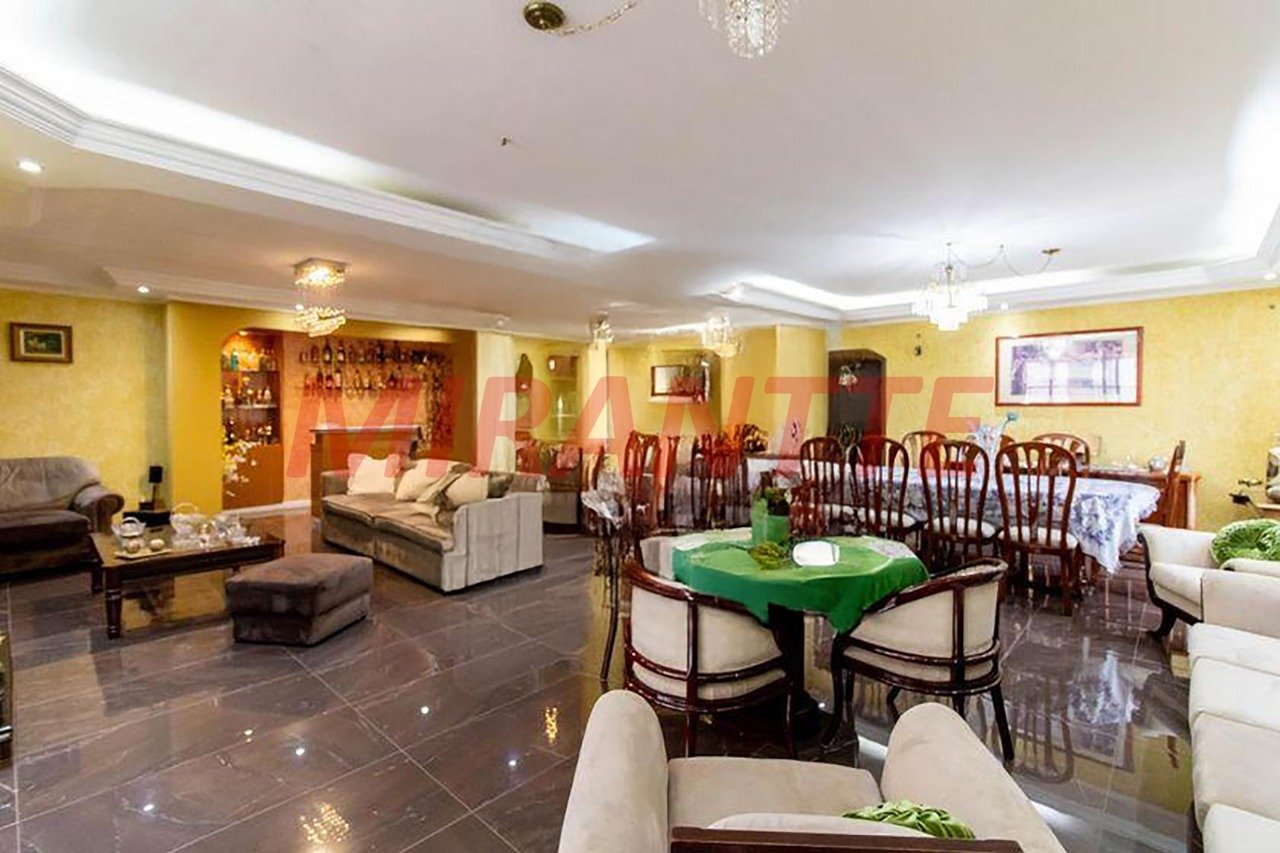 Apartamento de 180m² com 3 quartos em Macedo