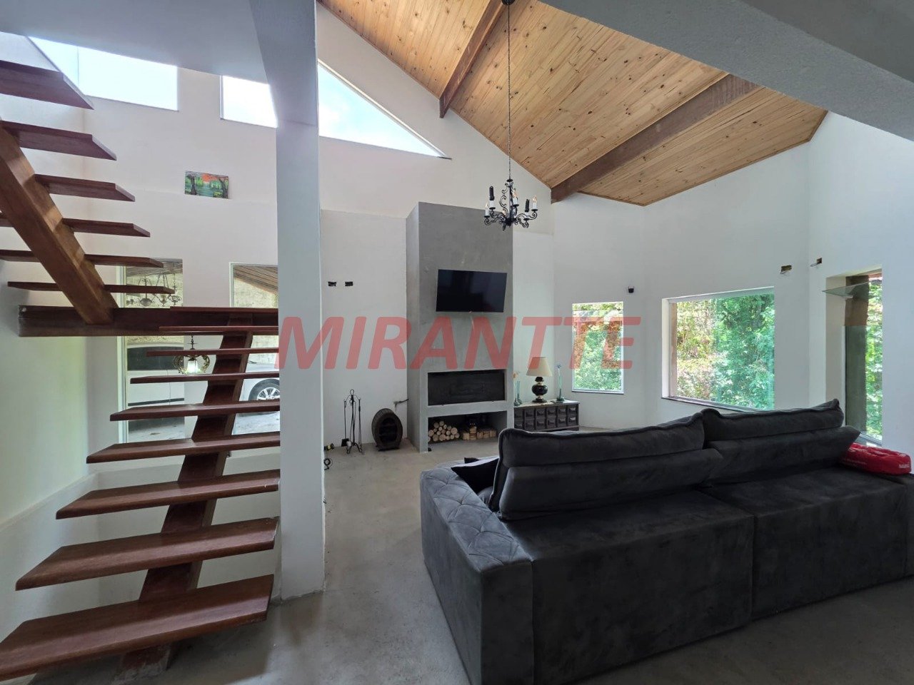Sobrado de 420m² com 5 quartos em Serra da Cantareira