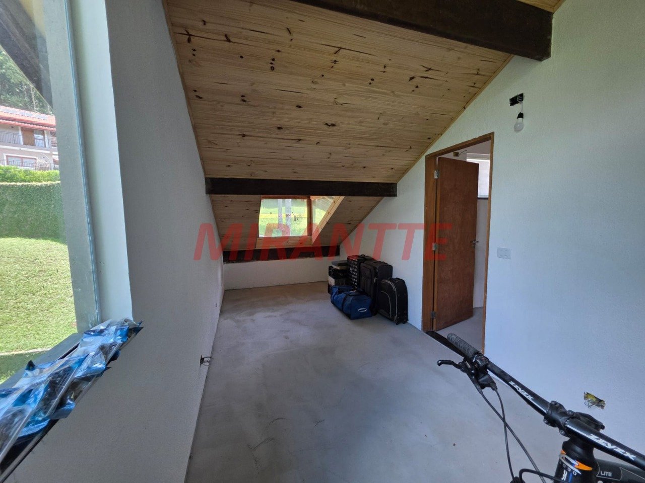 Sobrado de 420m² com 5 quartos em Serra da Cantareira