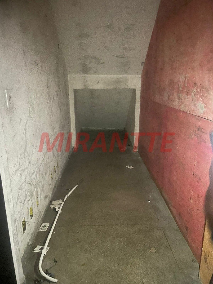 Comercial de 763m² em Água Fria