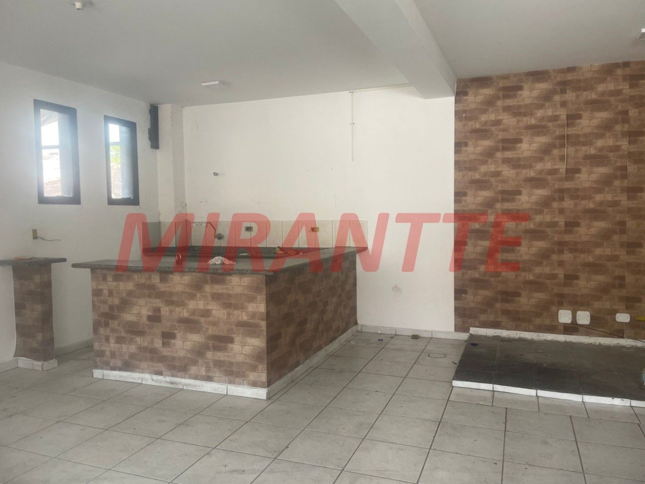Comercial de 763m² em Água Fria