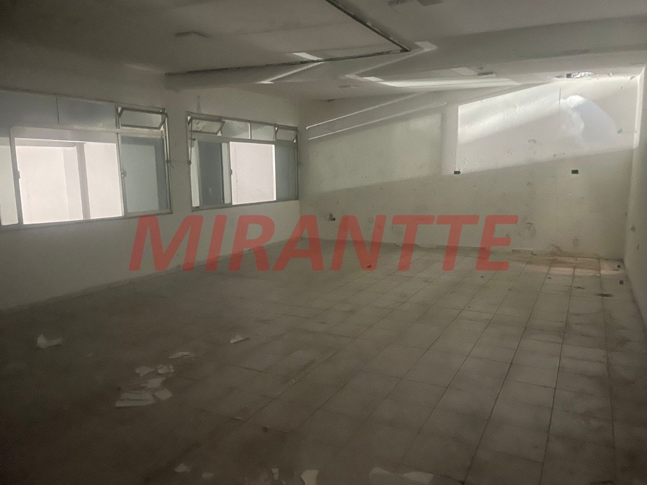 Comercial de 763m² em Água Fria