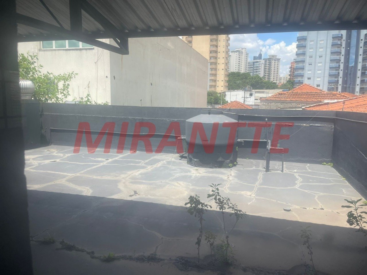 Comercial de 763m² em Água Fria