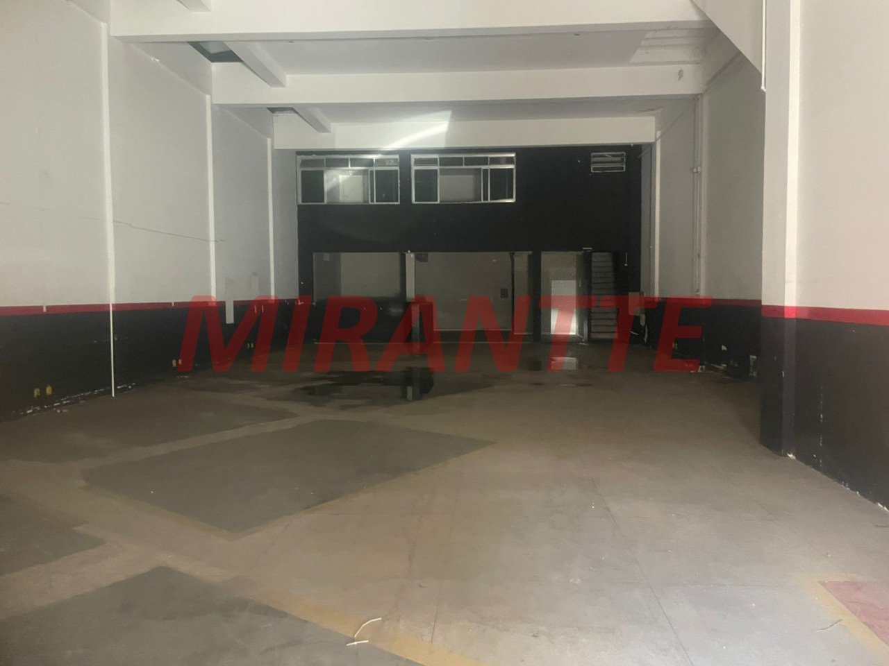 Comercial de 763m² em Água Fria