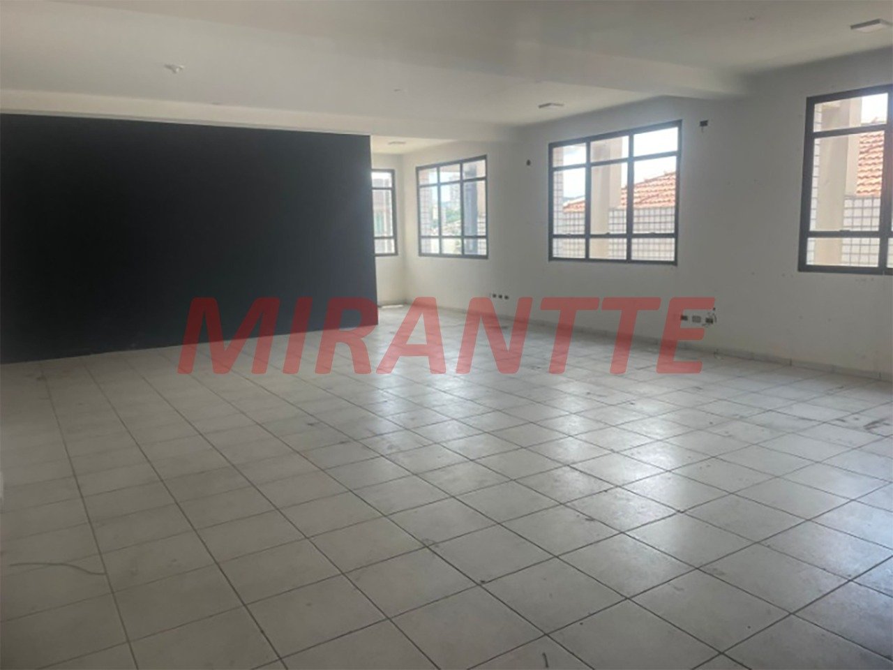 Comercial de 763m² em Água Fria