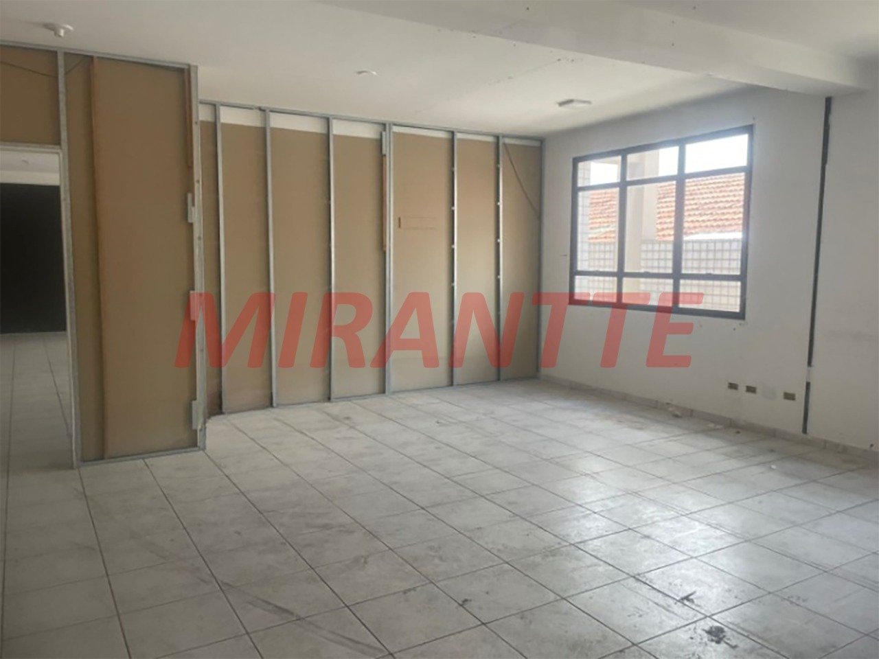 Comercial de 763m² em Água Fria