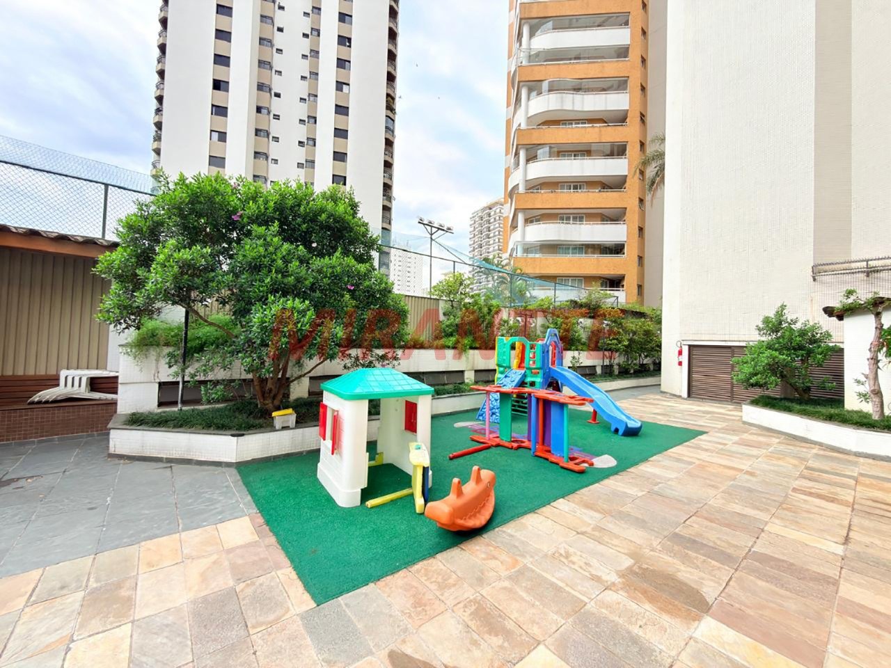 Apartamento de 143m² com 3 quartos em Santana