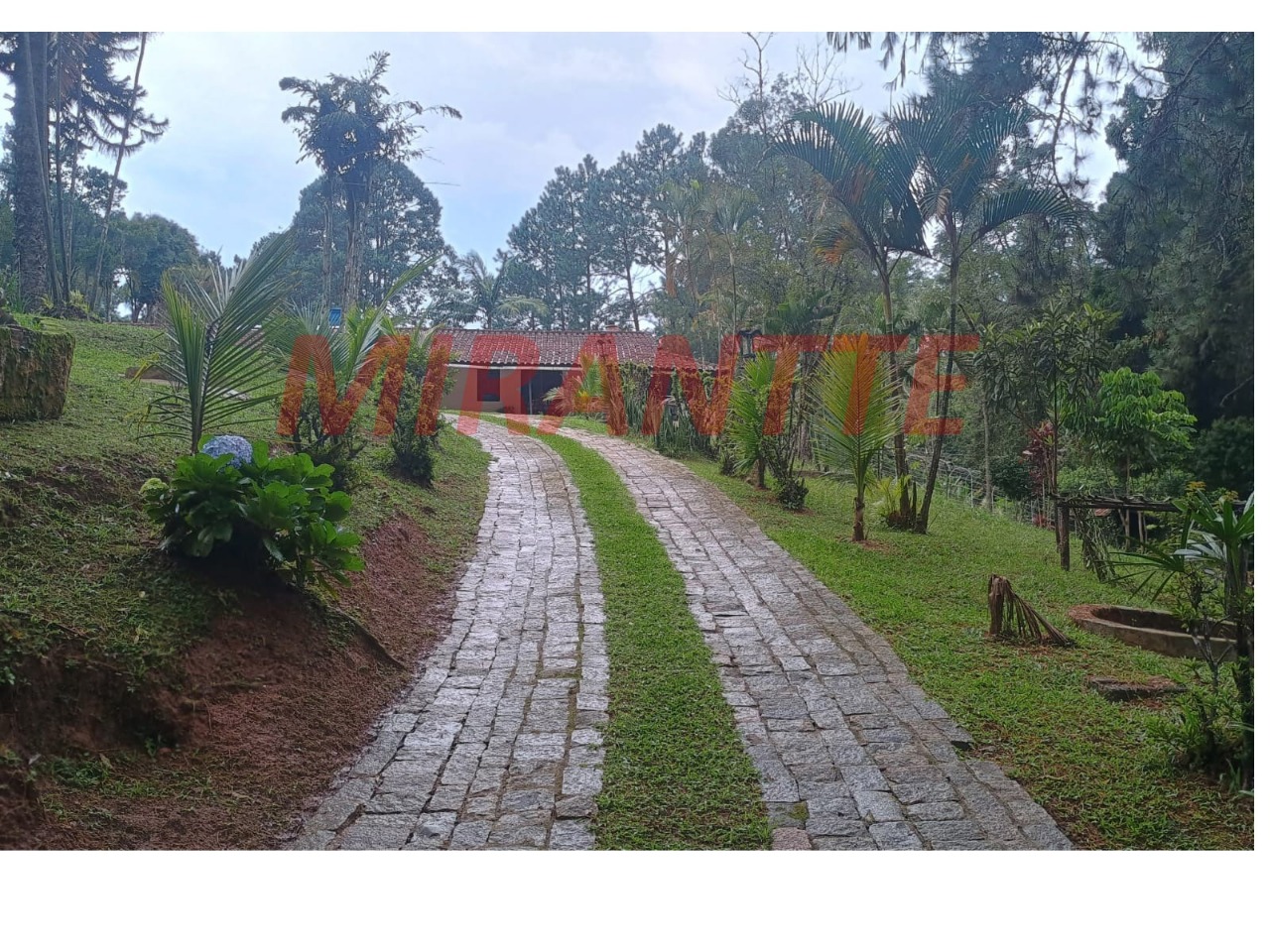 ChÁcara de 300m² com 2 quartos em Jardim Casa Grande/ Varginha