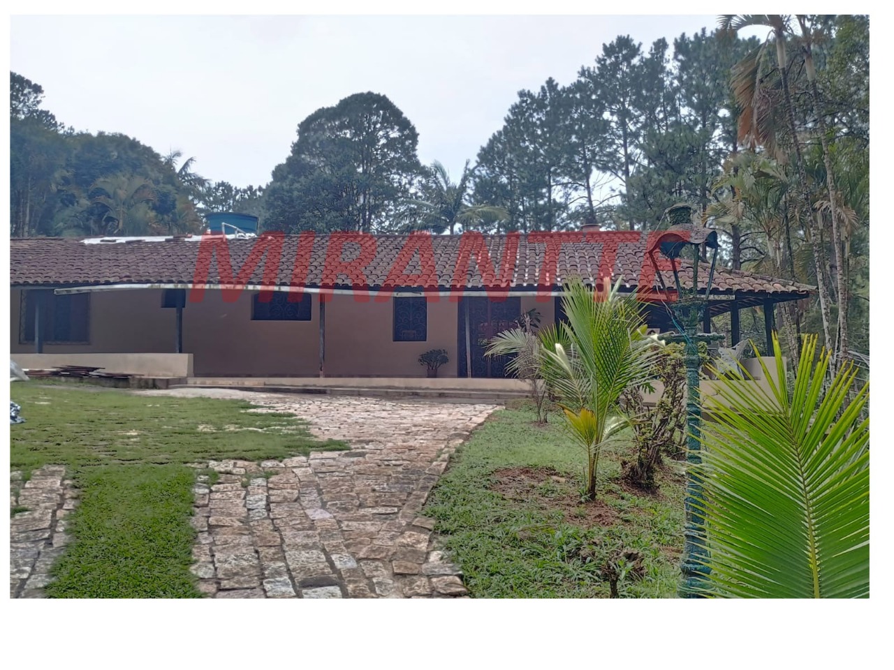 ChÁcara de 300m² com 2 quartos em Jardim Casa Grande/ Varginha