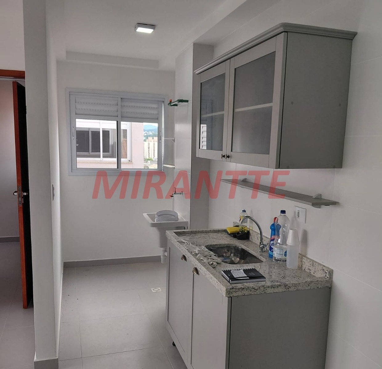 Apartamento de 42m² com 2 quartos em Vila Mazzei