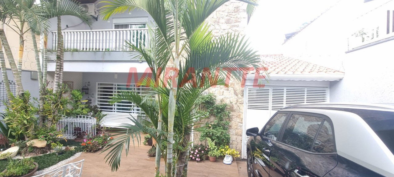 Sobrado de 270m² com 3 quartos em Horto Florestal