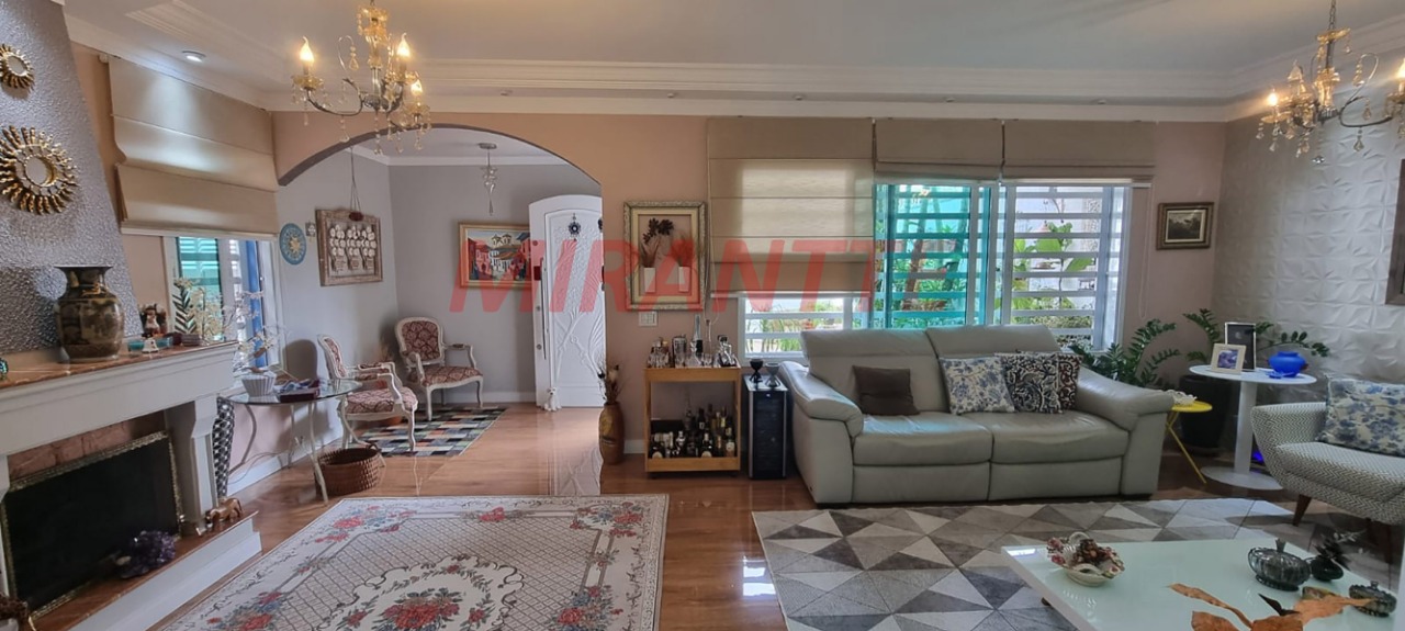 Sobrado de 270m² com 3 quartos em Horto Florestal