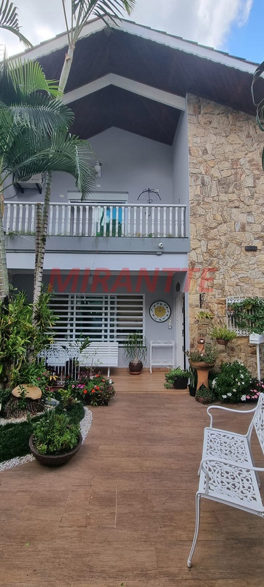 Sobrado de 270m² com 3 quartos em Horto Florestal
