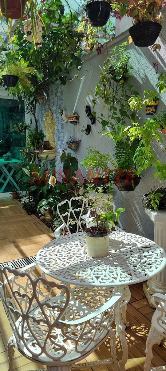 Sobrado de 270m² com 3 quartos em Horto Florestal