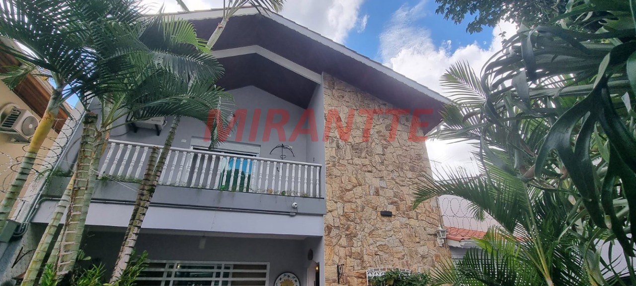 Sobrado de 270m² com 3 quartos em Horto Florestal