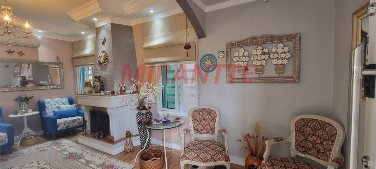 Sobrado de 270m² com 3 quartos em Horto Florestal