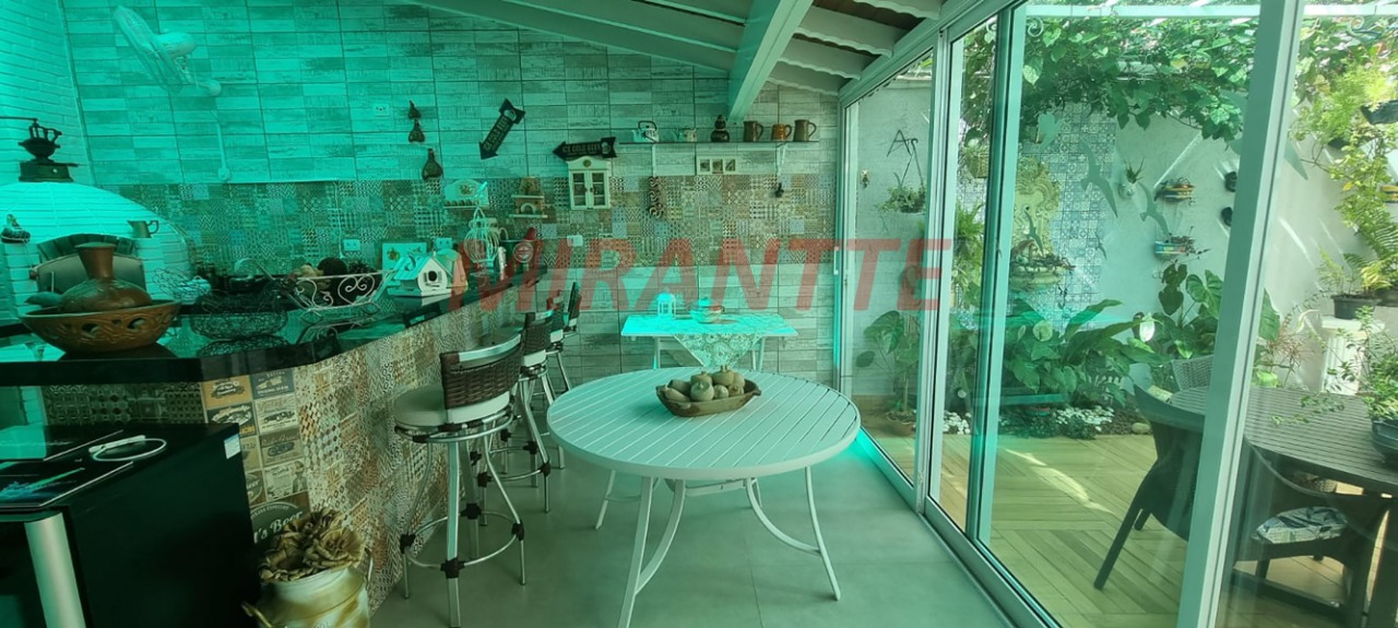 Sobrado de 270m² com 3 quartos em Horto Florestal