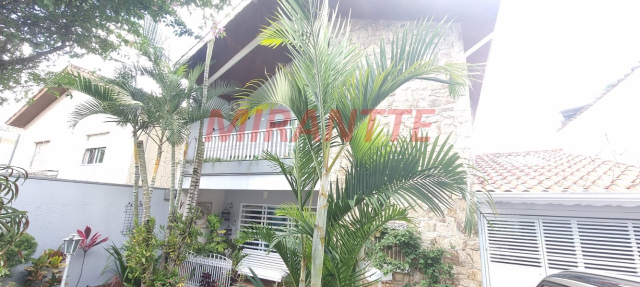 Sobrado de 270m² com 3 quartos em Horto Florestal