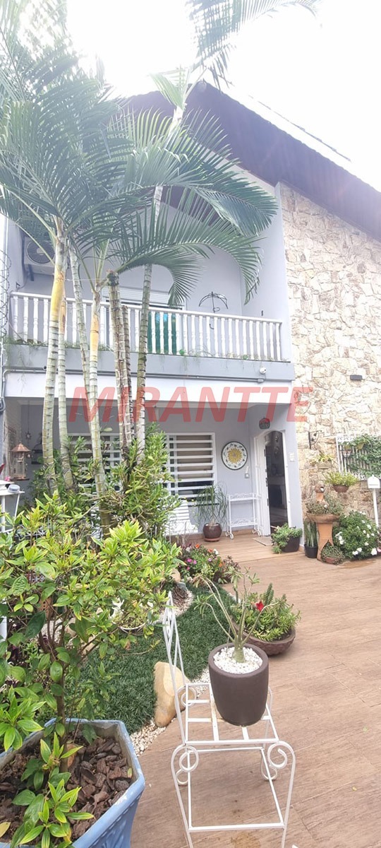 Sobrado de 270m² com 3 quartos em Horto Florestal