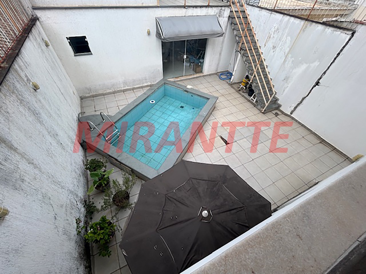 Sobrado de 250m² com 3 quartos em Santana