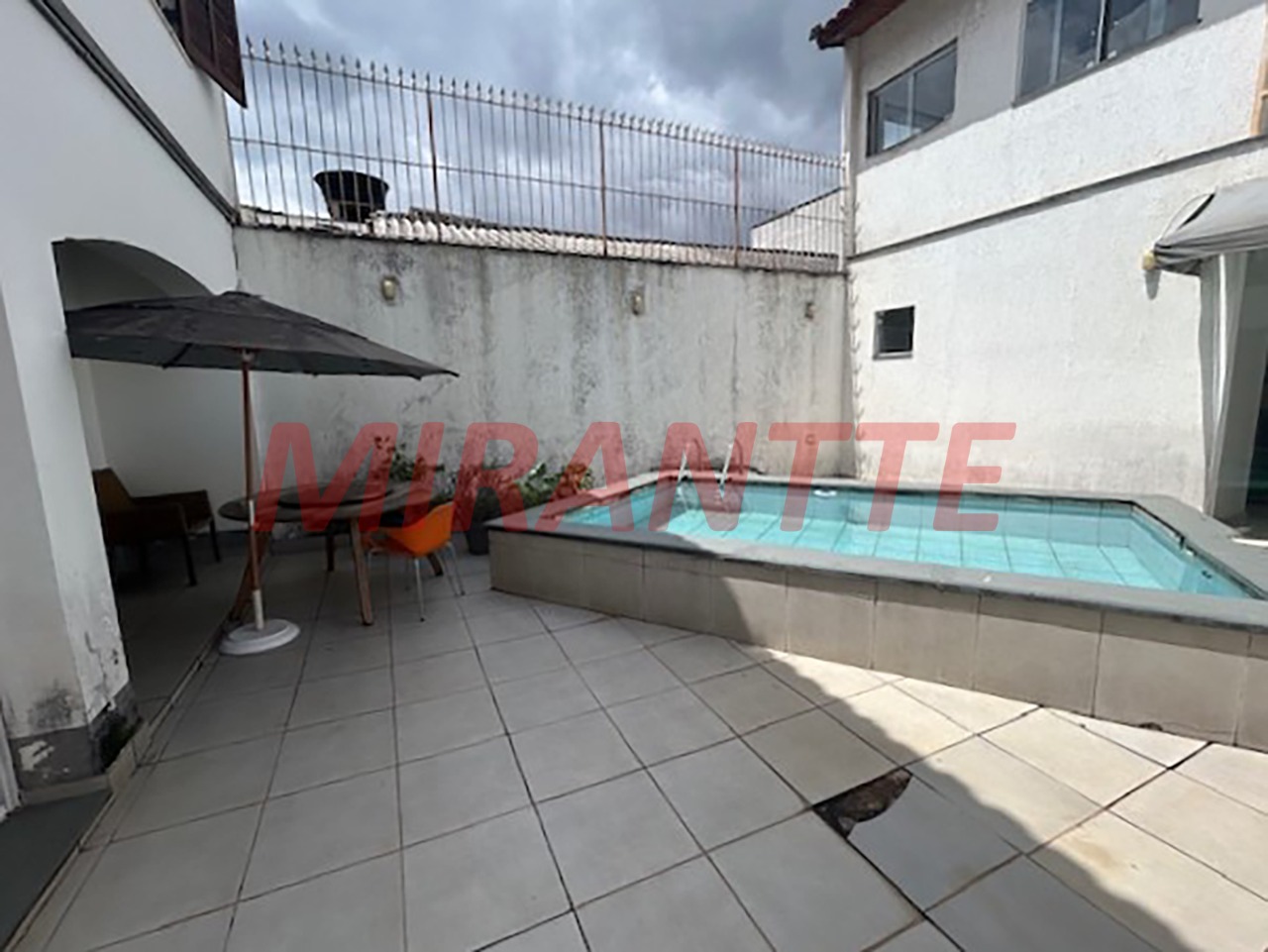 Sobrado de 250m² com 3 quartos em Santana