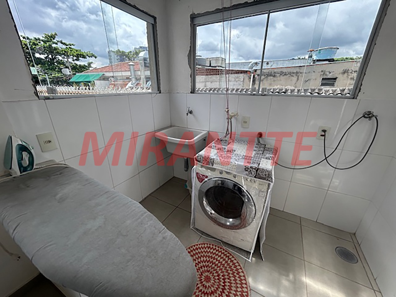 Sobrado de 250m² com 3 quartos em Santana