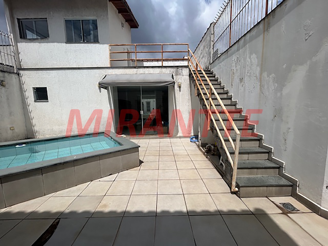 Sobrado de 250m² com 3 quartos em Santana