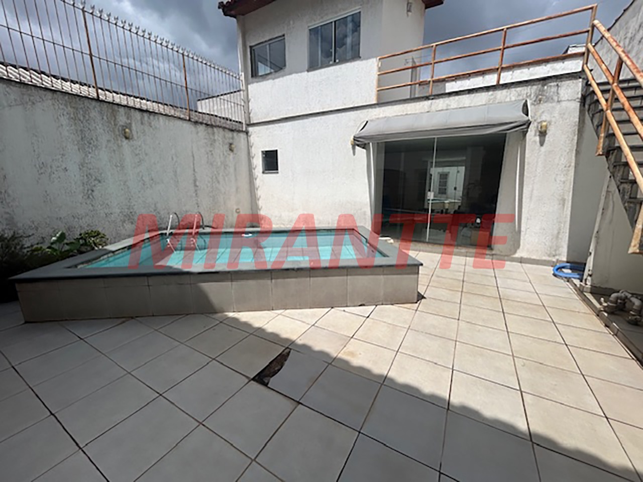 Sobrado de 250m² com 3 quartos em Santana
