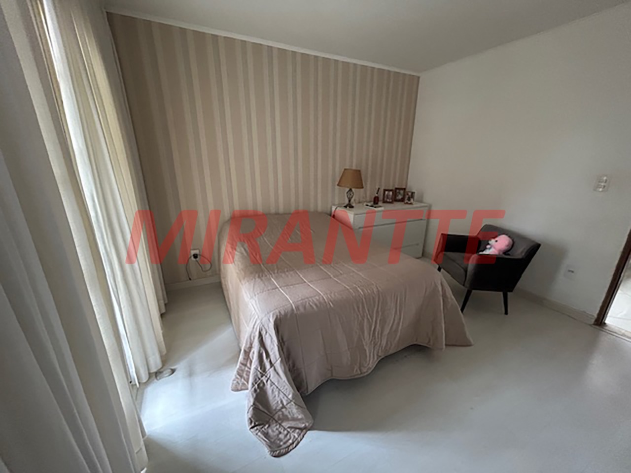 Sobrado de 250m² com 3 quartos em Santana