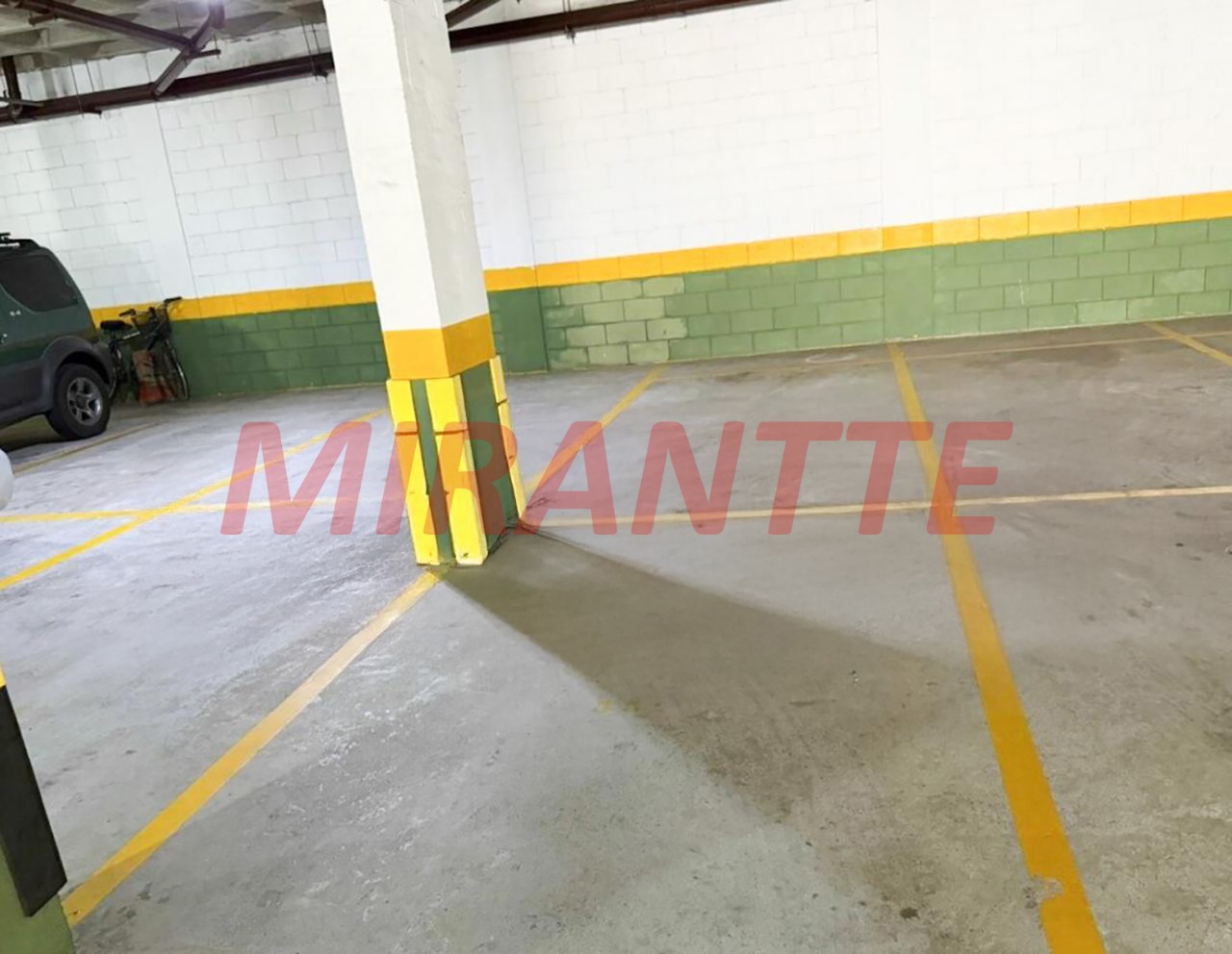 Apartamento de 86000m² com 3 quartos em Água Fria